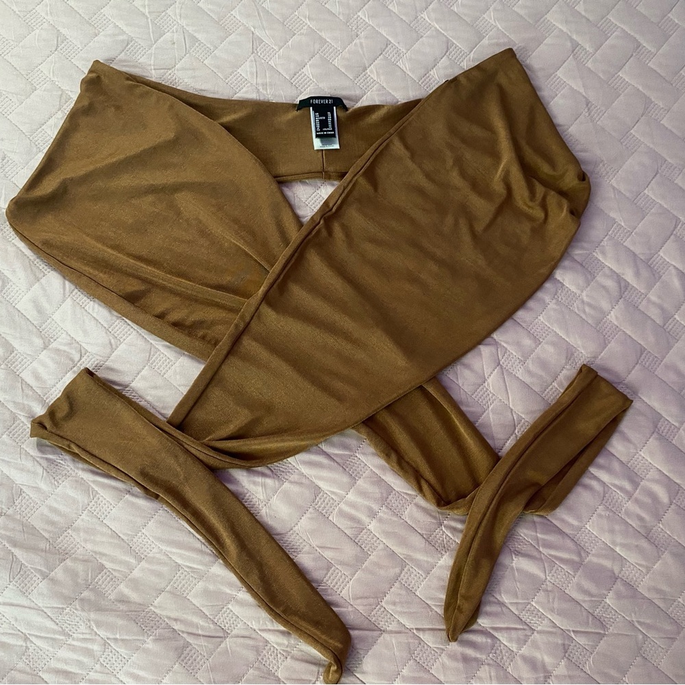 Forever 21 cross top. Feel free to style it however you please!:)